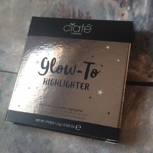 ✨FREE with purchase✨Ciaté London illuminating highlighter